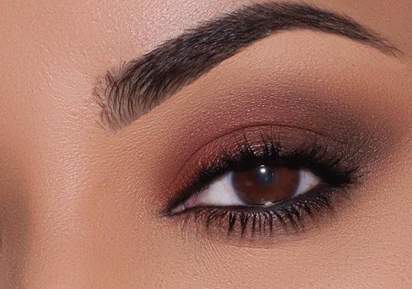 Gözleri Öne Çıkaran Dumanlı Göz Makyajı Nasıl Yapılır?