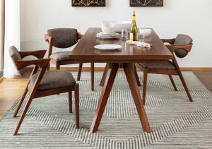 Salonda Yemek Masasının Altına Halı Serilir mi? İşte Karar Vermeniz İçin Tüm Detaylar