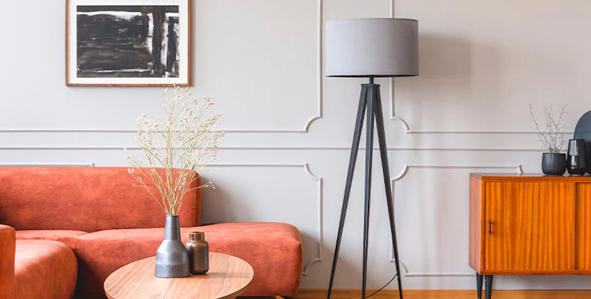 Harmonia entre luminária de chão e lustre