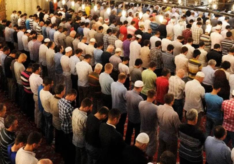 Bayram namazı saat kaçta kılınacak 2026