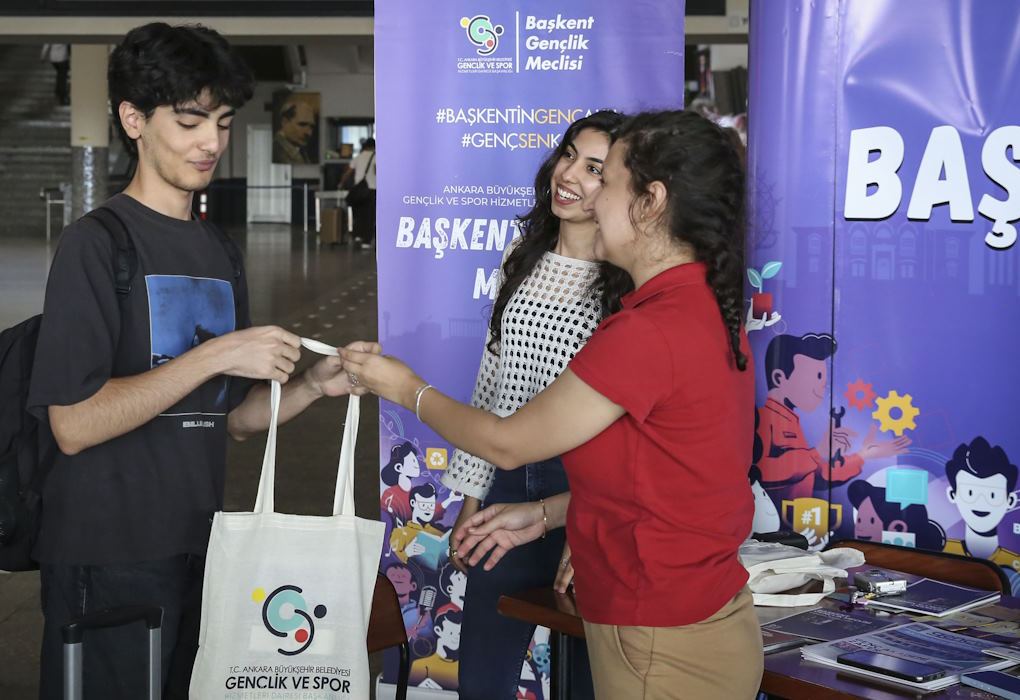 Ankara Büyükşehir Belediyesi üniversite öğrencilerini AŞTİ’de karşılıyor
